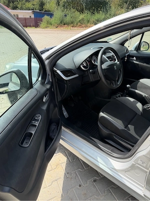 Peugeut 207 1.4 95cp benzina an2009 - imagine 4