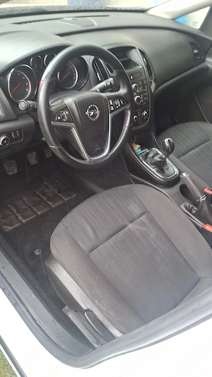 Opel astra J Benzina+GPL 2011Vând Opel Astra J, an 2011, motor 1.6 benzină + GPL, cutie manuală. 356 - imagine 2