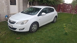 Opel astra J Benzina+GPL 2011Vând Opel Astra J, an 2011, motor 1.6 benzină + GPL, cutie manuală. 356