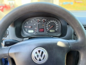 Se vinde an 2000