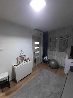 Închiriez garsoniere în zona Titan