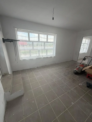  Se vinde casă spatioasa  și spațiu comercial – Butoiești, Mehedinți - imagine 19