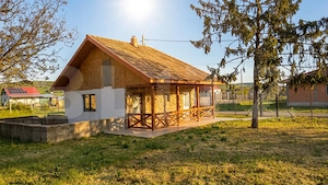 Casa 300mp, teren 1900 mp intravilan, 6 dormitoare, 2 garaje, Livada - imagine 2