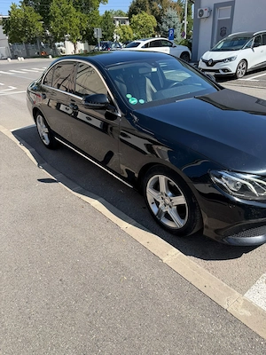 Mercedes E class ,ambient light ,brown leather  - imagine 2
