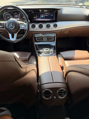 Mercedes E class ,ambient light ,brown leather  - imagine 5