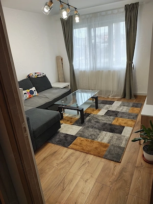 Închiriez apartament 