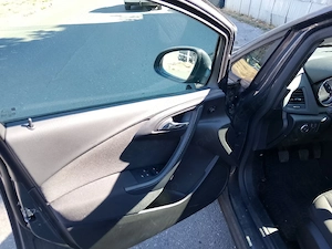 Auto Vând Opel Astra, 9070km,ITP în 20 08 2026, asigurare până în 02 2027, benzină.. - imagine 5