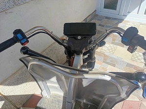 vând triciclu electric 