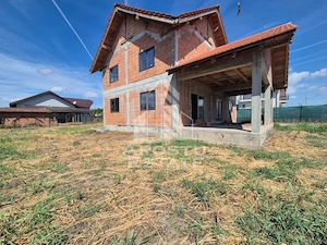 Casa la rosu de vanzare, aproape de Timisoara - imagine 2