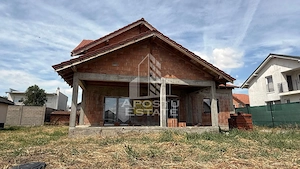 Casa la rosu de vanzare, aproape de Timisoara