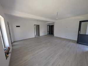 Vând casa la cheie în Hemeius - Parc Dendrologic  - imagine 6