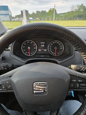 Seat Arona rosie - imagine 2