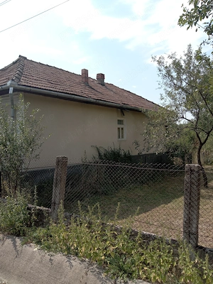 Casă de vânzare cu teren și șură  - imagine 5