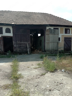 Casă de vânzare cu teren și șură 