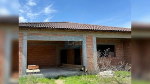 Casa noua nefinalizata 1679 MP teren Ciumeghiu Bihor. - imagine 9