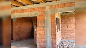 Casa noua nefinalizata 1679 MP teren Ciumeghiu Bihor. - imagine 5