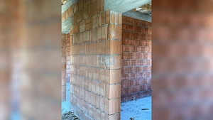 Casa noua nefinalizata 1679 MP teren Ciumeghiu Bihor. - imagine 8