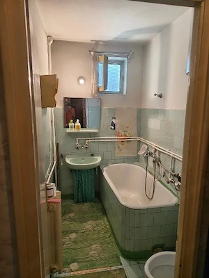 Proprietar, vand apartament 3 camere, total reabilitat, ultracentral dar in zona foarte linistita  - imagine 2