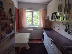 Inchiriez apartament 3 camere, decomandat, mobilat, et. 2 4, zona Giurgiului - imagine 4