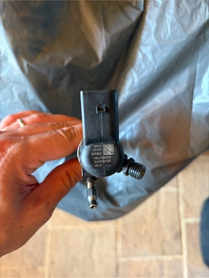 injectoare duster 1.5 diesel 166006212R - imagine 2