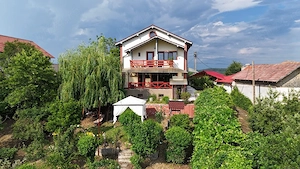 Proprietate deosebita la E81 CASA D+P+1 , Teren 1429 MP cu deschidere 28 MP Doua Cai de acces ! - imagine 3