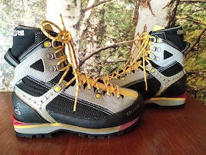 Vand bocanci dama, marca SALEWA, marimea 36,5. 