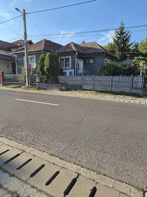 De vanzare casa spatioasa cu gradina, curte  si garaj - imagine 4