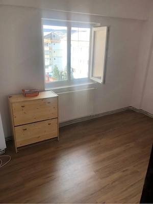 proprietar 4 camere - imagine 4