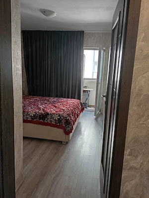 Apartament 3 camere de vanzare Aparatorii Patriei - Drumul Jilavei - imagine 2