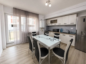 Vând apartament modern cu 2 camere, situat în Baciu, zona Regal - imagine 2