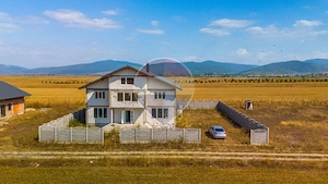 Vilă cu 14 camere la gri în Carpinis | COMISION 0% | - imagine 2