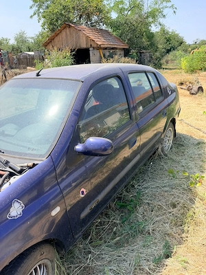 Dezmembrez Renault clio