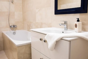 Ap. nou 2 camere, mobilat designer, complex Central - imagine 13
