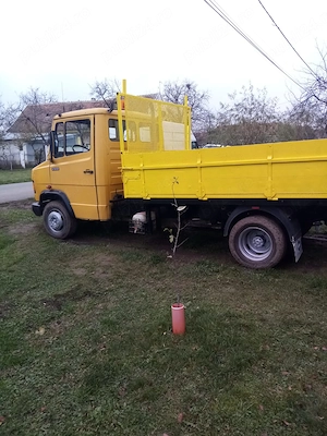 Vând Mercedes Vario basculabil pe 3 părți, an 1996 km reali 237000. Mașina este în perfecta stare de