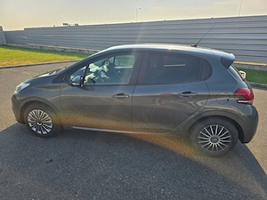 De vânzare Peugeot 208 - imagine 4