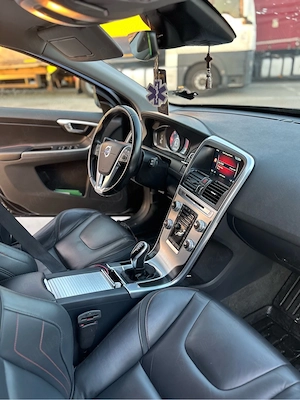 Volvo XC60 D4  - imagine 4