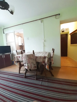 Vind apartament 2 camere etaj 2 4, în Trivale zona Complex 1