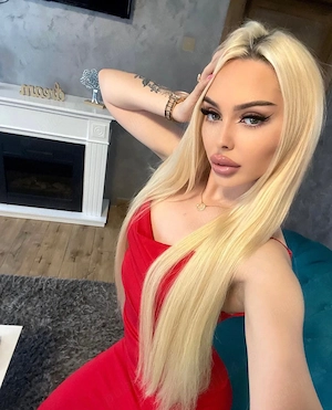 Confirm pozele pe whatsapp! Blonda deosebita la tine in oras, doar cateva zile . 