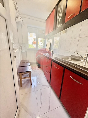 Apartament 3 Camere Decomandat de  #206;nchiriat Zona Ciresica - imagine 2