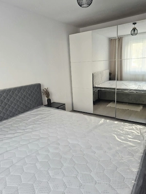 Închiriez apartament două camere cu parcare, recent renovat zonă foarte buna  - imagine 7