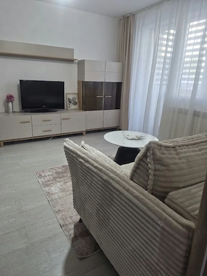 Vând apartament cu parcare, renovat, mobilă noua