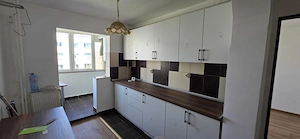Vand aprtament 3 camere 7 8 zona Margeanului