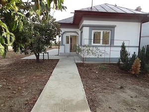 Casă individuală renovată, 5 camere, teren 543 mp Domnești