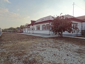 Casă individuală renovată, 5 camere, teren 543 mp Domnești - imagine 3