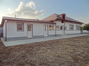 Casă individuală renovată, 5 camere, teren 543 mp Domnești - imagine 2