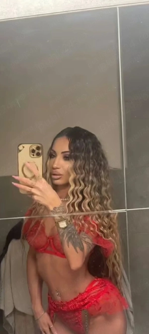 bună dragul meu Mă numesc Vanesa o transexuală foarte finuță cu foarte mult chef de viață Rin Grand 