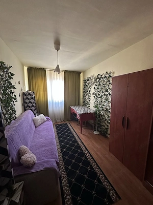 Închiriez apartament 2 camere   Brașov, cartier Tractorul | Loc de parcare inclus | 2 Balcoane - imagine 2