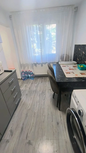 Apartament 3 camere zona Dacia ( 450 ) .