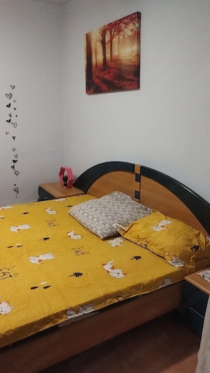 O camera pentru o fata