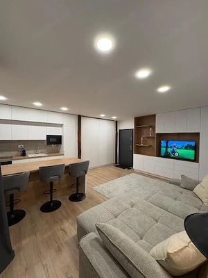 Inchiriez apartament central, parcare inclusa, dotari premium, prima inchiriere - imagine 8